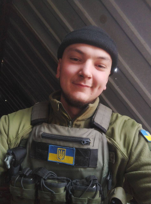 Кілька днів не дожив до свого 24-річчя. Віталій Кадищук загинув вивозячи поранених із поля бою