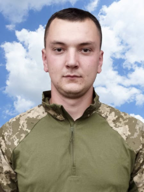 Кілька днів не дожив до свого 24-річчя. Віталій Кадищук загинув вивозячи поранених із поля бою