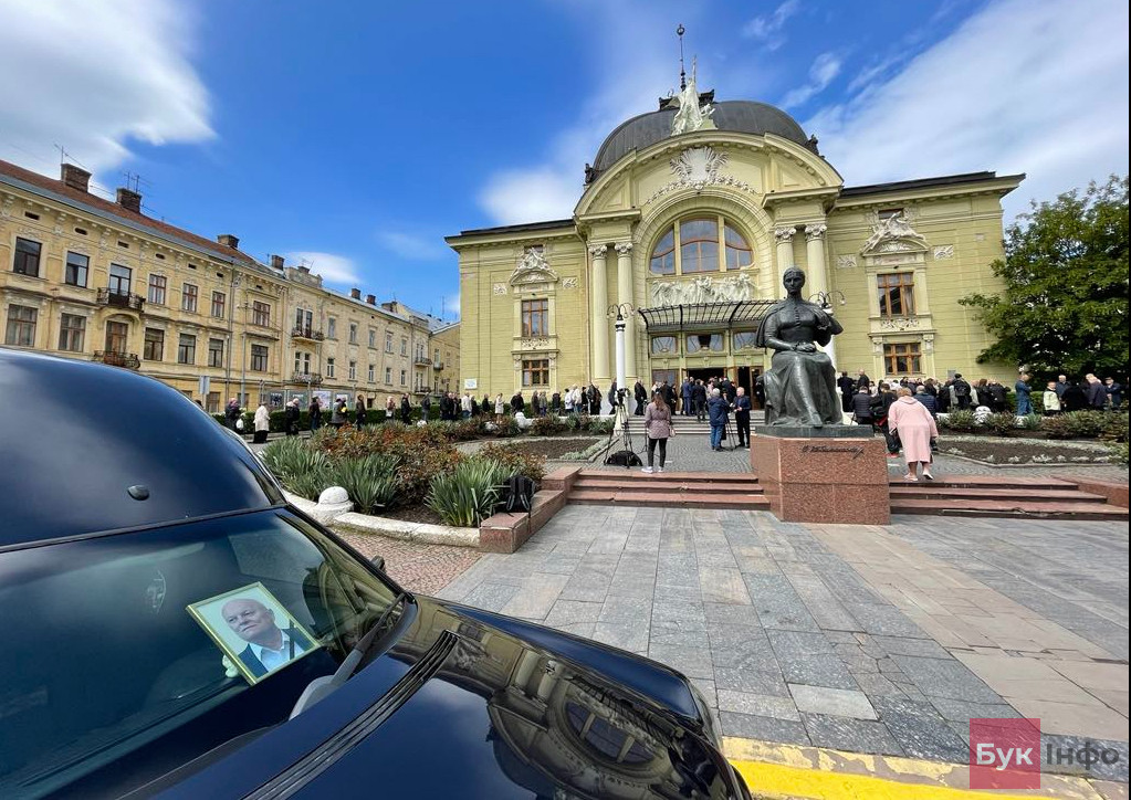 Як чернівчани прощалися з багатолітнім мером Чернівців Миколою Федоруком (ФОТОРЕПОТАЖ)