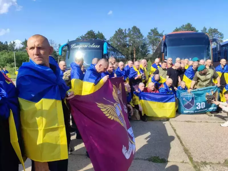 Звільнення з російського полону трьох буковинців та цвітіння найбільшого в Україні поля півоній: головне за минулу добу