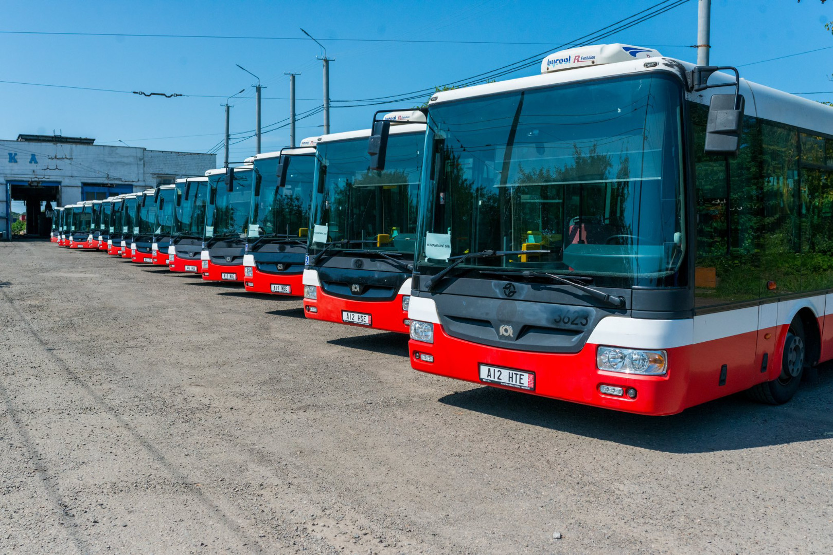 15 автобусів від муніципалітету Праги вже прибули у Чернівці