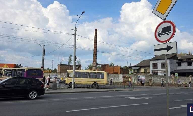 Біля автостанції на Галицькому Шляху у Чернівцях планують збудувати новий магазин