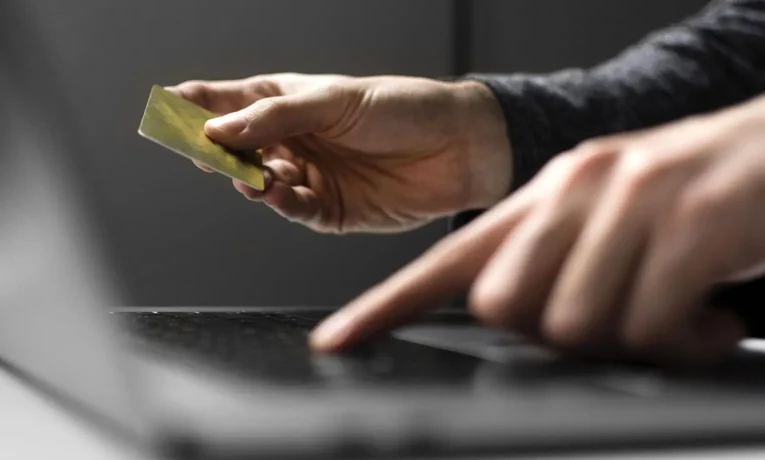 На Буковині дві жінки втратили понад 145 тисяч гривень через інтернет-шахрайства