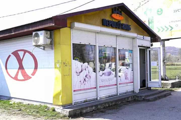“Хлібні місця”: Чернівецький хлібокомбінат судиться з міськрадою, щоб не демонтовували її хлібні кіоски