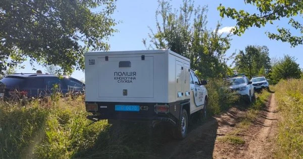 Буковина: Напад на поліцію. Чоловік із рушницею поранив двох правоохоронців, триває розшук.