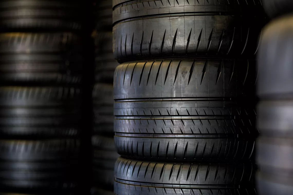 Michelin Primacy 5 против Michelin CrossClimate 3: Какой вариант 205/55 R16 лучше?