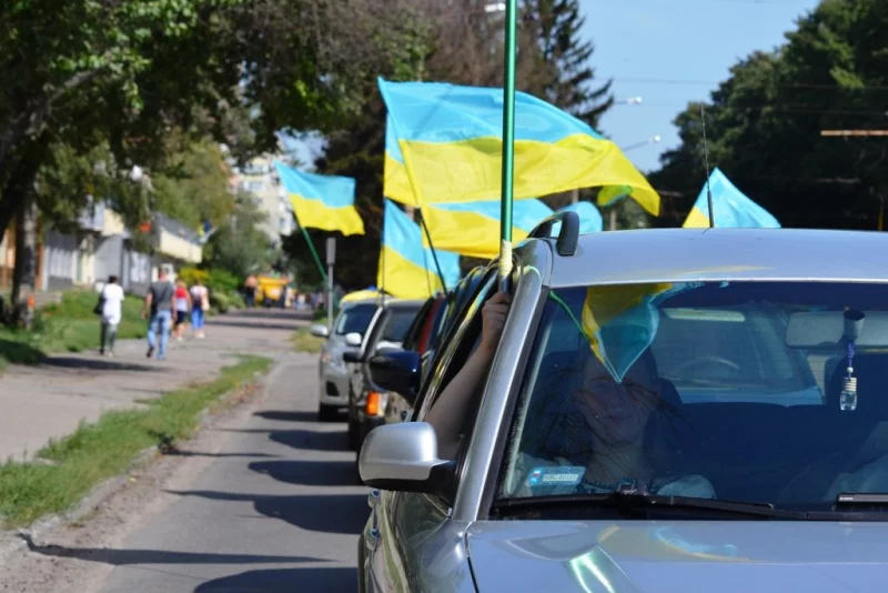 Чернівецький автопробіг: “Ми пам’ятаємо”: На підтримку родин зниклих безвісти та полонених
