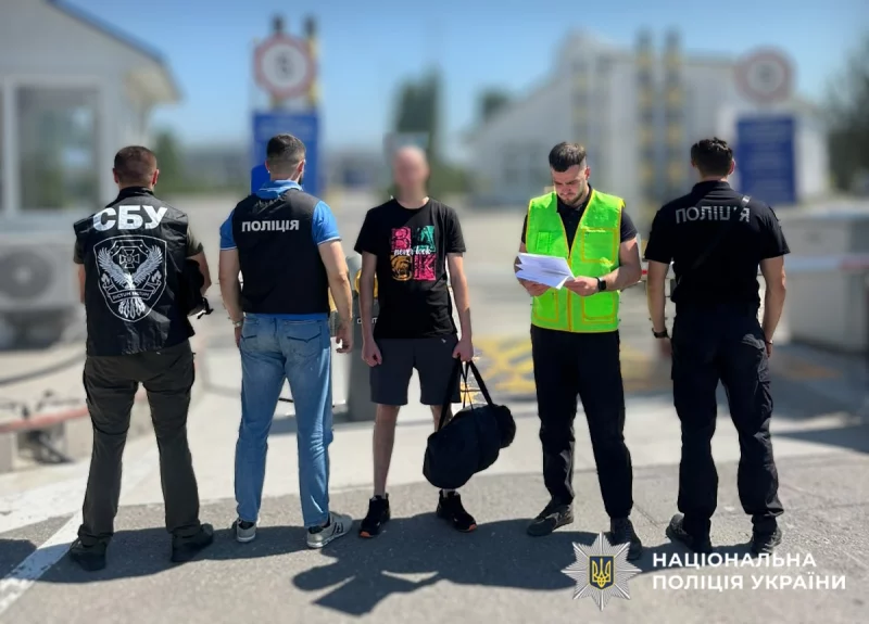 На Буковині після 5 років у колонії: з України видворили громадянина Молдови.