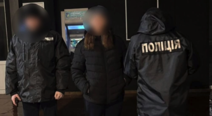 Ошукала родини військових: псевдоволонтерку засудили на Буковині за обіцянку евакуації з "сірої зони".