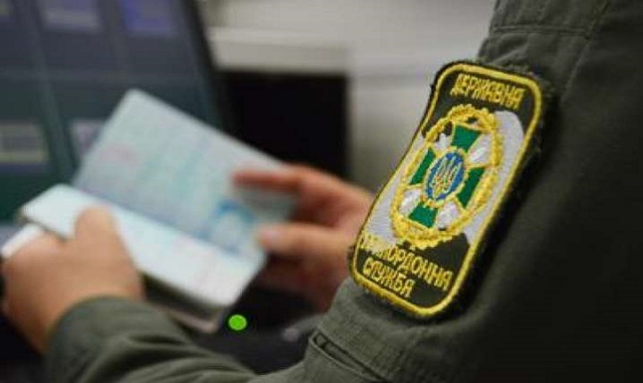 Буковинець запропонував 400 доларів прикордонникам, аби виїхати з України