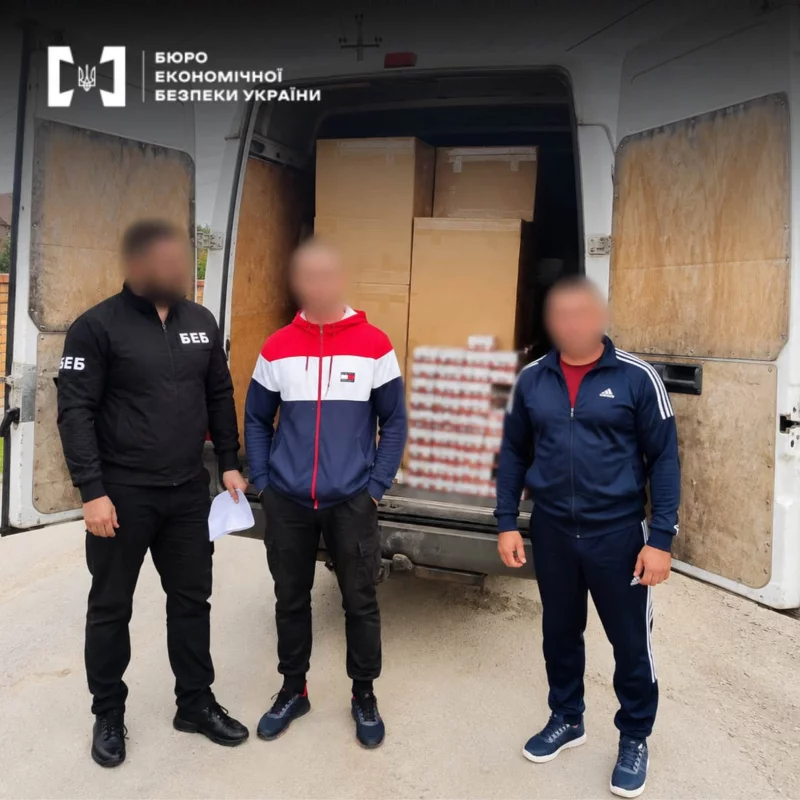 Буковинські митники перехопили вантаж контрафактних цигарок з пошти