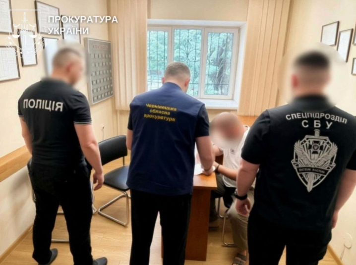Буковинські митники викрили схему ввезення авто на 4,2 мільйона гривень під виглядом гуманітарної допомоги, троє чоловіків постануть перед судом
