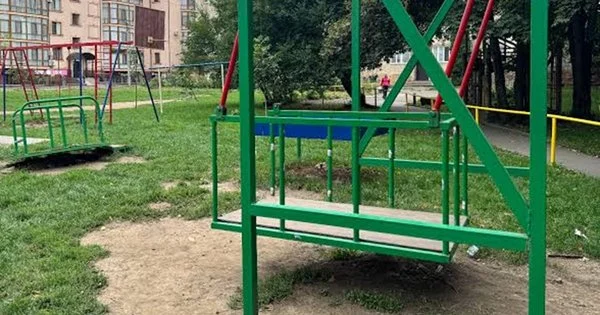 Чернівці: парки та дитячі майданчики захистять від кліщів