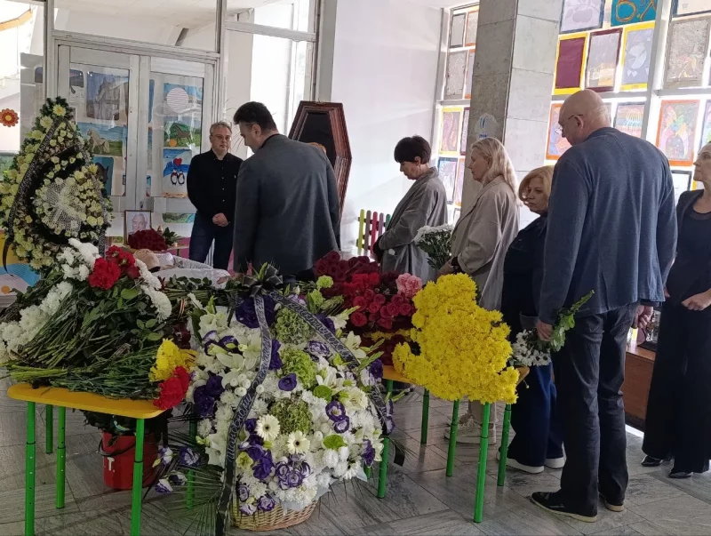 Чернівці прощаються з лікарем від Бога Олександром Грушком який віддав медицині багато років життя