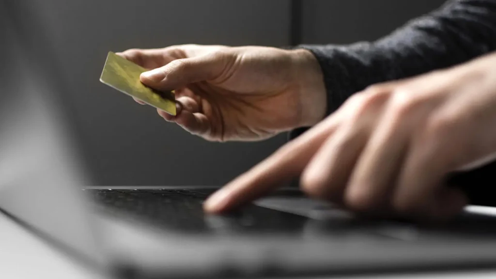 Шахраї на Буковині обдурили двох людей на 57 тисяч гривень