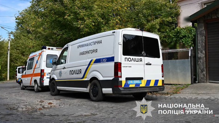 Жорстоке вбивство в Чернівцях: жінка зарізала чоловіка і намагалася закопати тіло на подвір'ї