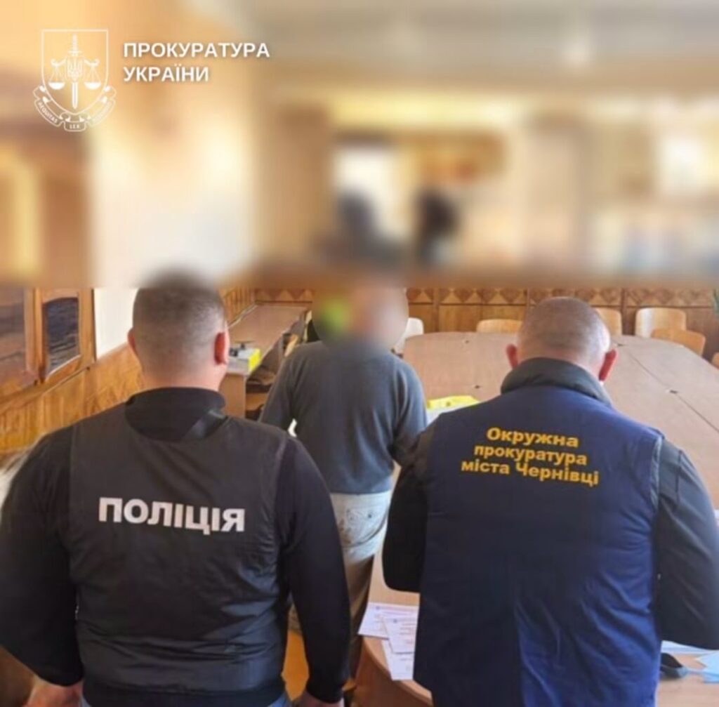 На Буковині директор коледжу торгував вступом та відстрочкою за 2 тисячі доларів