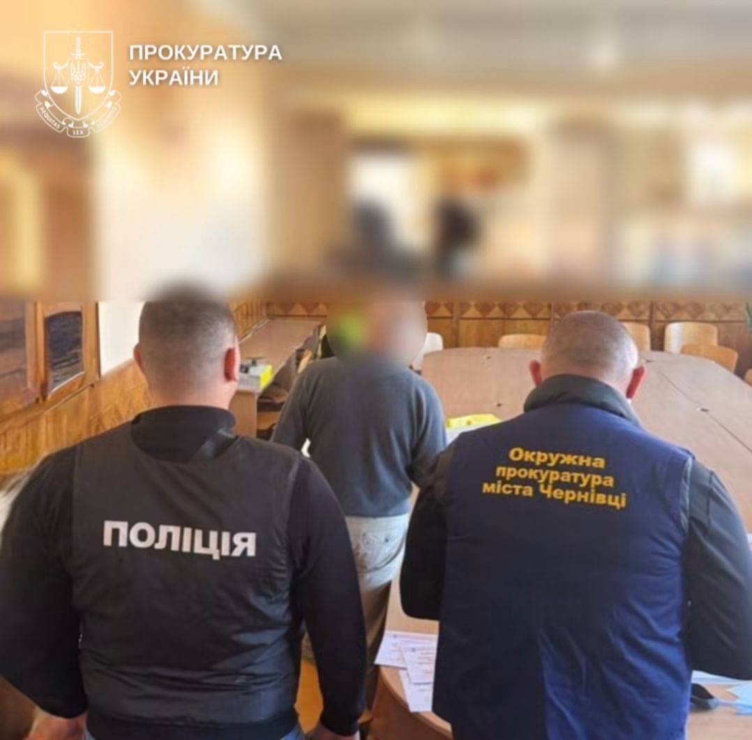 На Буковині директор коледжу торгував вступом та відстрочкою за 2 тисячі доларів